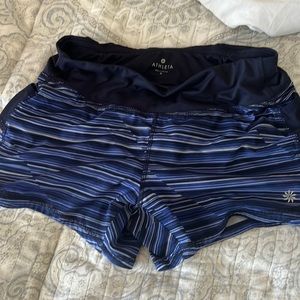Athleta women’s shorts size small new without tags